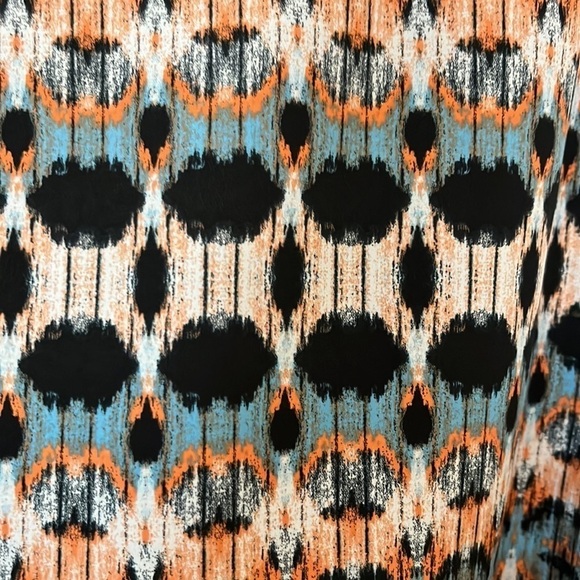 19 Cooper lightweight sleeveless blouse. Size Medium - Picture 6 of 6